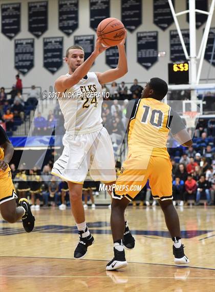 Thumbnail 3 in Cleveland Heights vs. Centerville photogallery.