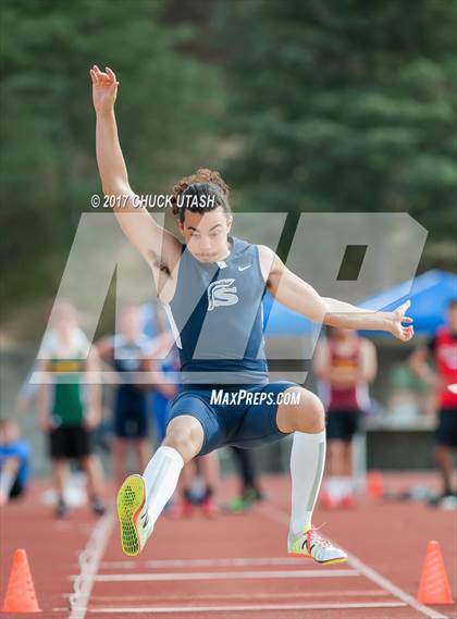 Thumbnail 3 in Don Green Track and Field Invitational (Boys Events) photogallery.