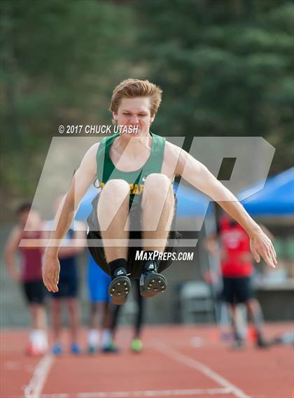 Thumbnail 2 in Don Green Track and Field Invitational (Boys Events) photogallery.