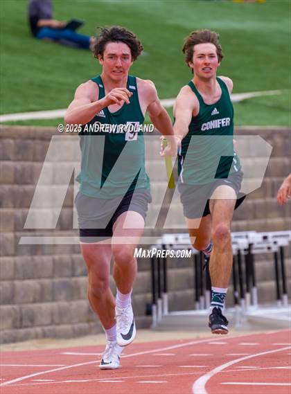 Thumbnail 1 in Huskie Twilight (Relays) photogallery.