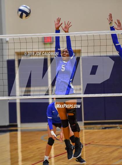 Thumbnail 1 in Burbank vs Lanier [Sidney] photogallery.