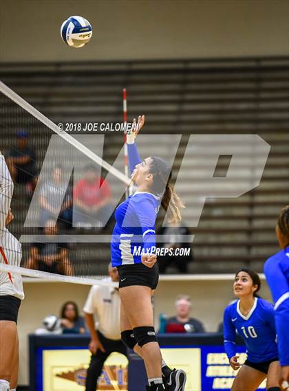 Thumbnail 3 in Burbank vs Lanier [Sidney] photogallery.