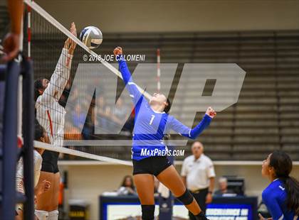 Thumbnail 3 in Burbank vs Lanier [Sidney] photogallery.