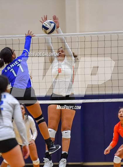 Thumbnail 2 in Burbank vs Lanier [Sidney] photogallery.