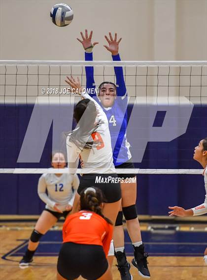 Thumbnail 3 in Burbank vs Lanier [Sidney] photogallery.
