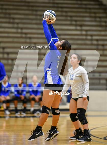 Thumbnail 1 in Burbank vs Lanier [Sidney] photogallery.