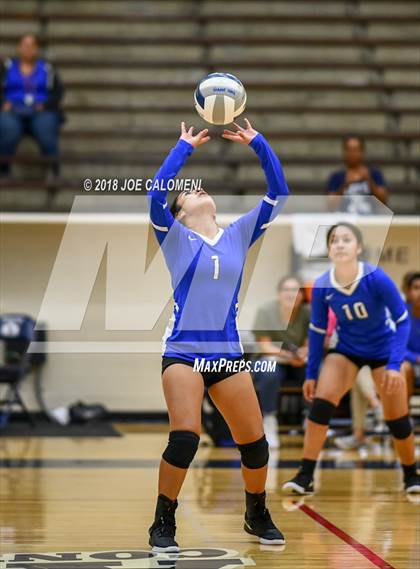 Thumbnail 3 in Burbank vs Lanier [Sidney] photogallery.