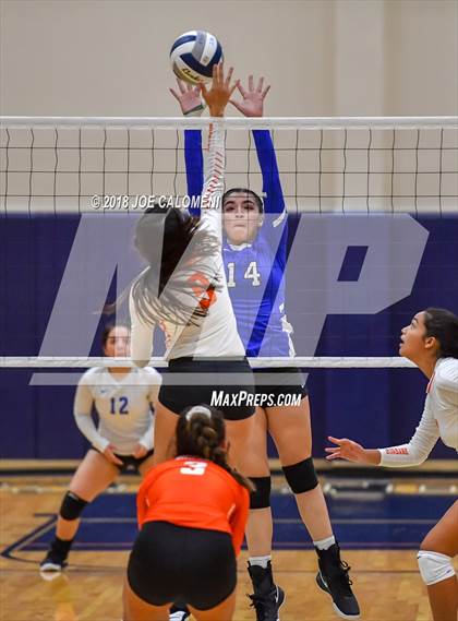 Thumbnail 2 in Burbank vs Lanier [Sidney] photogallery.