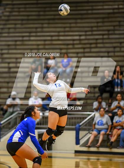 Thumbnail 2 in Burbank vs Lanier [Sidney] photogallery.
