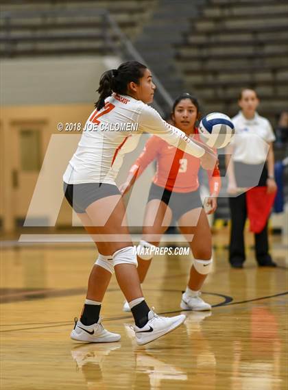 Thumbnail 3 in Burbank vs Lanier [Sidney] photogallery.