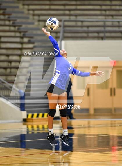 Thumbnail 2 in Burbank vs Lanier [Sidney] photogallery.