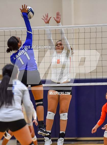 Thumbnail 1 in Burbank vs Lanier [Sidney] photogallery.