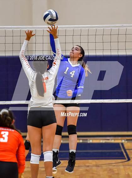 Thumbnail 1 in Burbank vs Lanier [Sidney] photogallery.