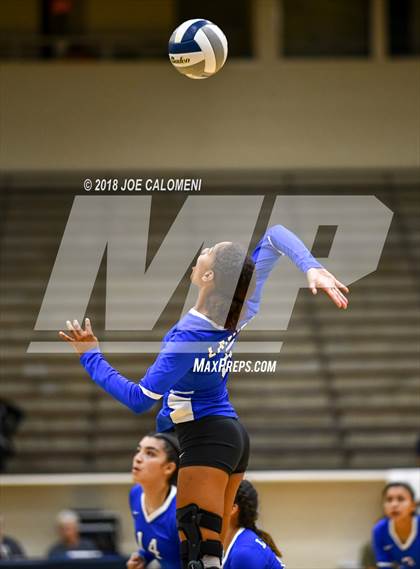 Thumbnail 2 in Burbank vs Lanier [Sidney] photogallery.