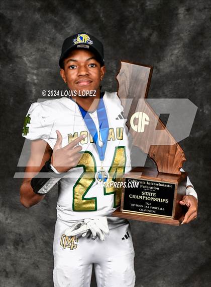 Thumbnail 3 in Moreau Catholic (CIF State DIV 7 AA Championship Trophy Award Photos) photogallery.