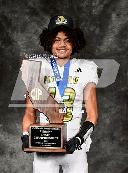 Thumbnail 3 in Moreau Catholic (CIF State DIV 7 AA Championship Trophy Award Photos) photogallery.