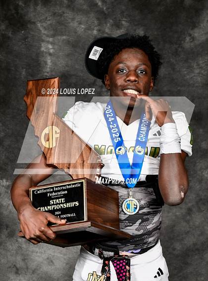 Thumbnail 3 in Moreau Catholic (CIF State DIV 7 AA Championship Trophy Award Photos) photogallery.