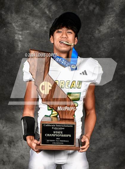 Thumbnail 3 in Moreau Catholic (CIF State DIV 7 AA Championship Trophy Award Photos) photogallery.