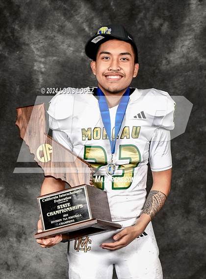 Thumbnail 3 in Moreau Catholic (CIF State DIV 7 AA Championship Trophy Award Photos) photogallery.