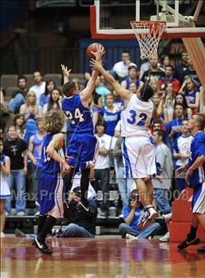 Thumbnail 2 in Immanuel vs. Bakersfield Christian (CIF CS D5 Final) photogallery.