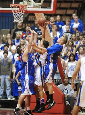 Thumbnail 3 in Immanuel vs. Bakersfield Christian (CIF CS D5 Final) photogallery.