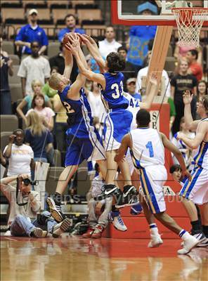 Thumbnail 2 in Immanuel vs. Bakersfield Christian (CIF CS D5 Final) photogallery.