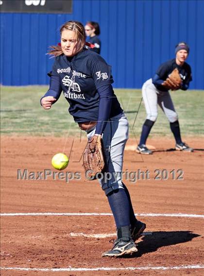 Thumbnail 2 in Fulton @ South-Doyle photogallery.