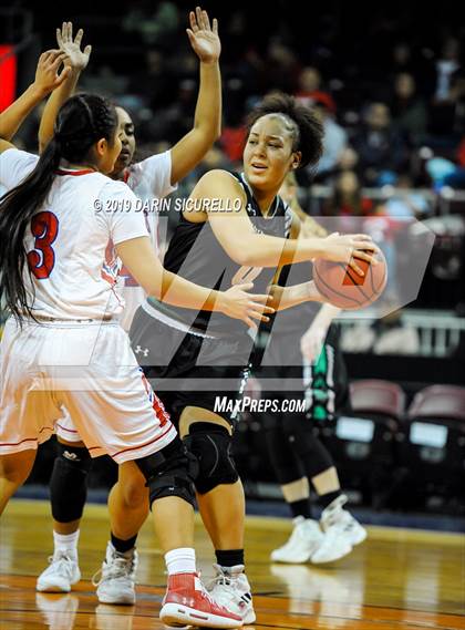 Thumbnail 2 in Tanque Verde vs. Holbrook (AIA 3A Quarterfinal) photogallery.