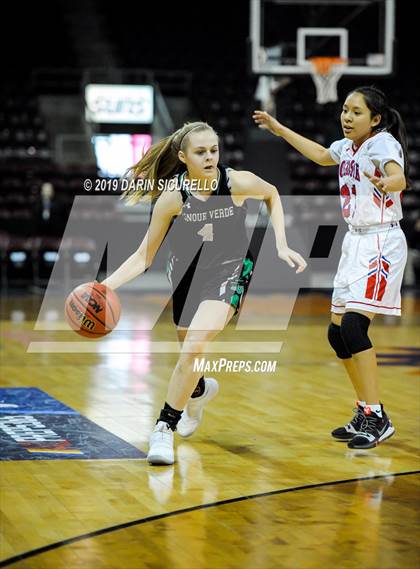 Thumbnail 2 in Tanque Verde vs. Holbrook (AIA 3A Quarterfinal) photogallery.
