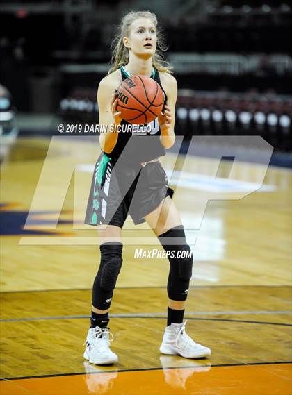 Thumbnail 2 in Tanque Verde vs. Holbrook (AIA 3A Quarterfinal) photogallery.
