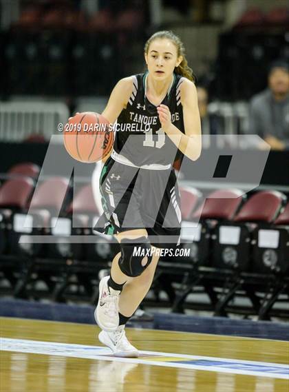 Thumbnail 2 in Tanque Verde vs. Holbrook (AIA 3A Quarterfinal) photogallery.