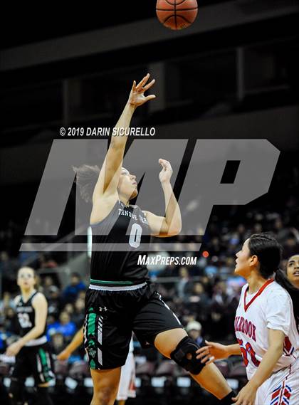 Thumbnail 1 in Tanque Verde vs. Holbrook (AIA 3A Quarterfinal) photogallery.