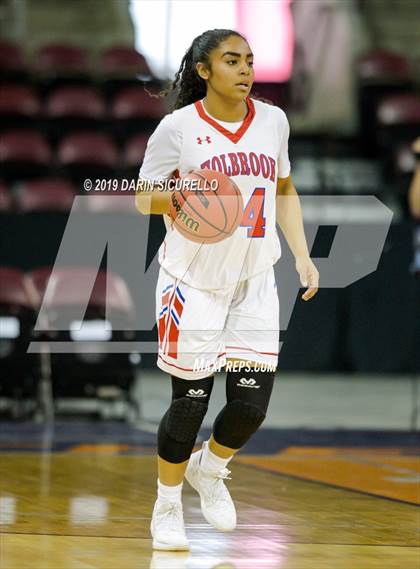 Thumbnail 3 in Tanque Verde vs. Holbrook (AIA 3A Quarterfinal) photogallery.