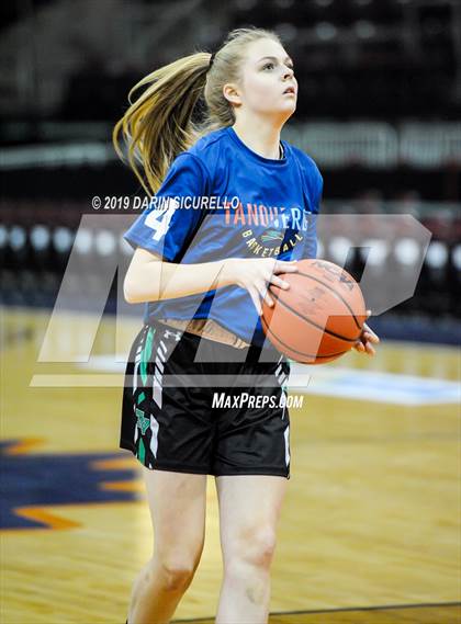 Thumbnail 2 in Tanque Verde vs. Holbrook (AIA 3A Quarterfinal) photogallery.