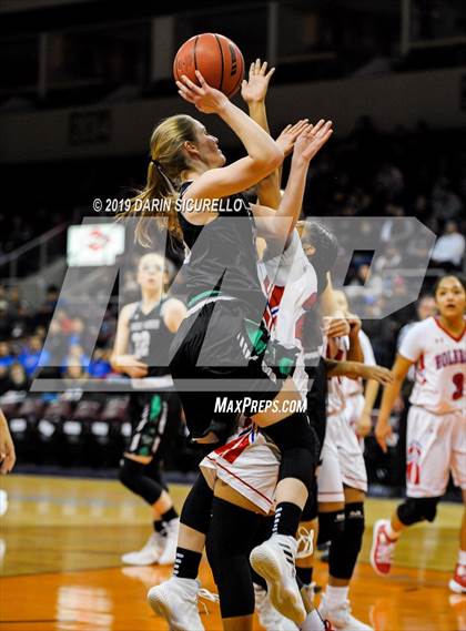 Thumbnail 2 in Tanque Verde vs. Holbrook (AIA 3A Quarterfinal) photogallery.