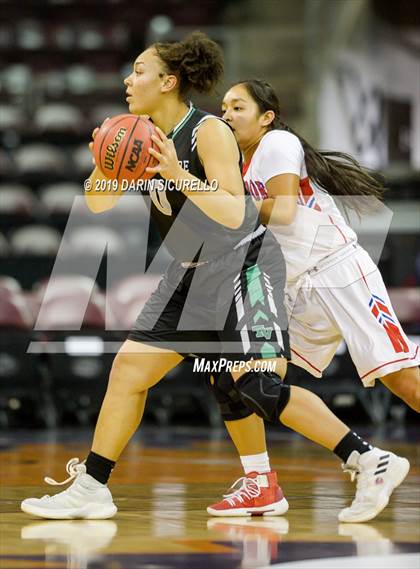 Thumbnail 2 in Tanque Verde vs. Holbrook (AIA 3A Quarterfinal) photogallery.