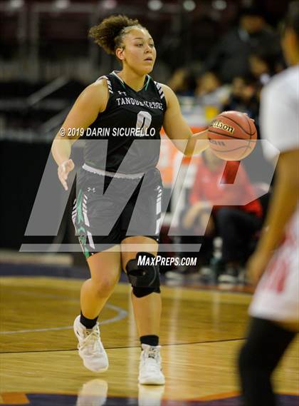 Thumbnail 2 in Tanque Verde vs. Holbrook (AIA 3A Quarterfinal) photogallery.