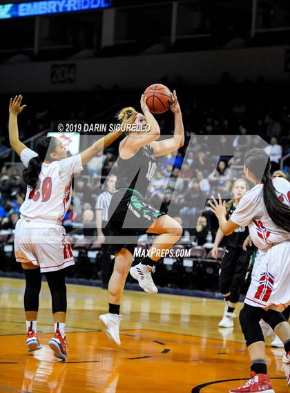 Thumbnail 3 in Tanque Verde vs. Holbrook (AIA 3A Quarterfinal) photogallery.