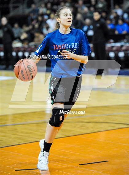 Thumbnail 2 in Tanque Verde vs. Holbrook (AIA 3A Quarterfinal) photogallery.