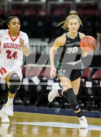 Thumbnail 2 in Tanque Verde vs. Holbrook (AIA 3A Quarterfinal) photogallery.