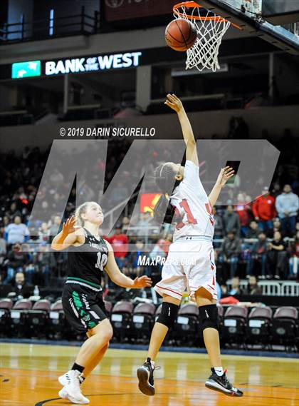 Thumbnail 2 in Tanque Verde vs. Holbrook (AIA 3A Quarterfinal) photogallery.