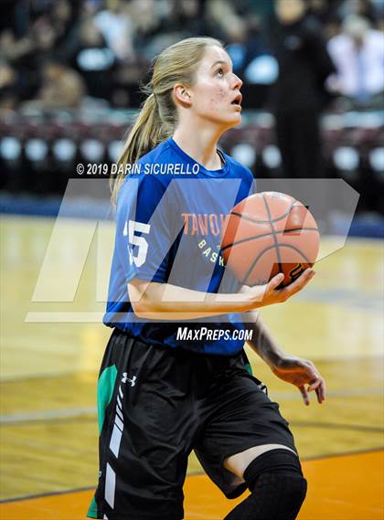 Thumbnail 2 in Tanque Verde vs. Holbrook (AIA 3A Quarterfinal) photogallery.