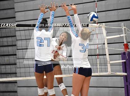 Thumbnail 3 in Mater Dei vs. Marymount (Durango Fall Classic) photogallery.