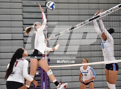 Thumbnail 1 in Mater Dei vs. Marymount (Durango Fall Classic) photogallery.