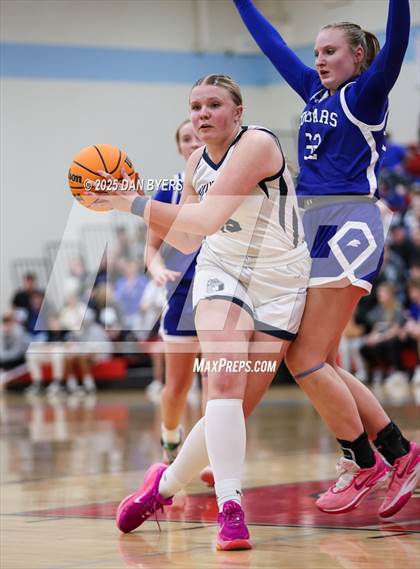 Thumbnail 2 in University vs. Resurrection Christian photogallery.
