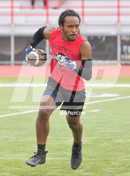 Thumbnail 2 in Sweetwater vs Montgomery (7 on 7) photogallery.
