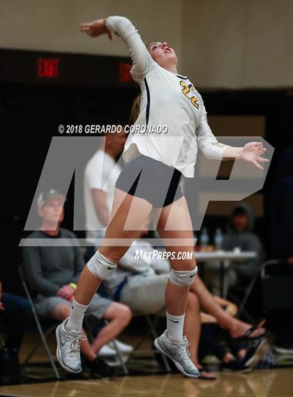 Thumbnail 1 in Amador Valley vs. Oak Ridge (Stockton Classic) photogallery.
