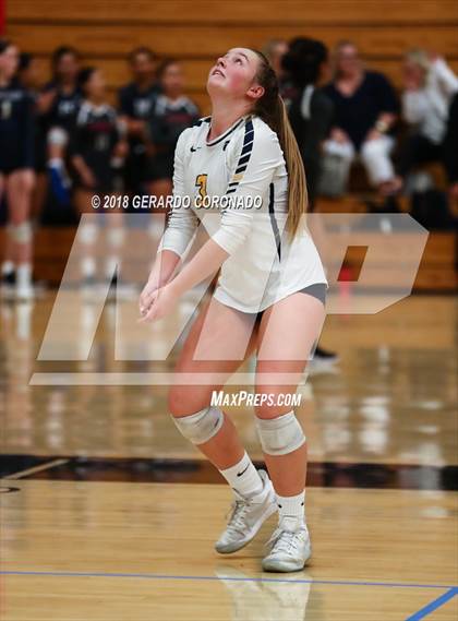 Thumbnail 2 in Amador Valley vs. Oak Ridge (Stockton Classic) photogallery.