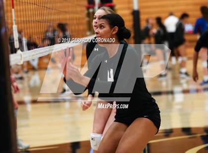 Thumbnail 1 in Amador Valley vs. Oak Ridge (Stockton Classic) photogallery.
