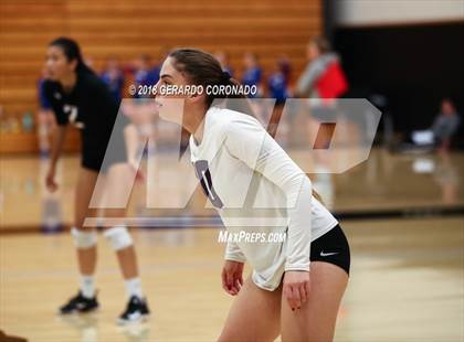 Thumbnail 1 in Amador Valley vs. Oak Ridge (Stockton Classic) photogallery.